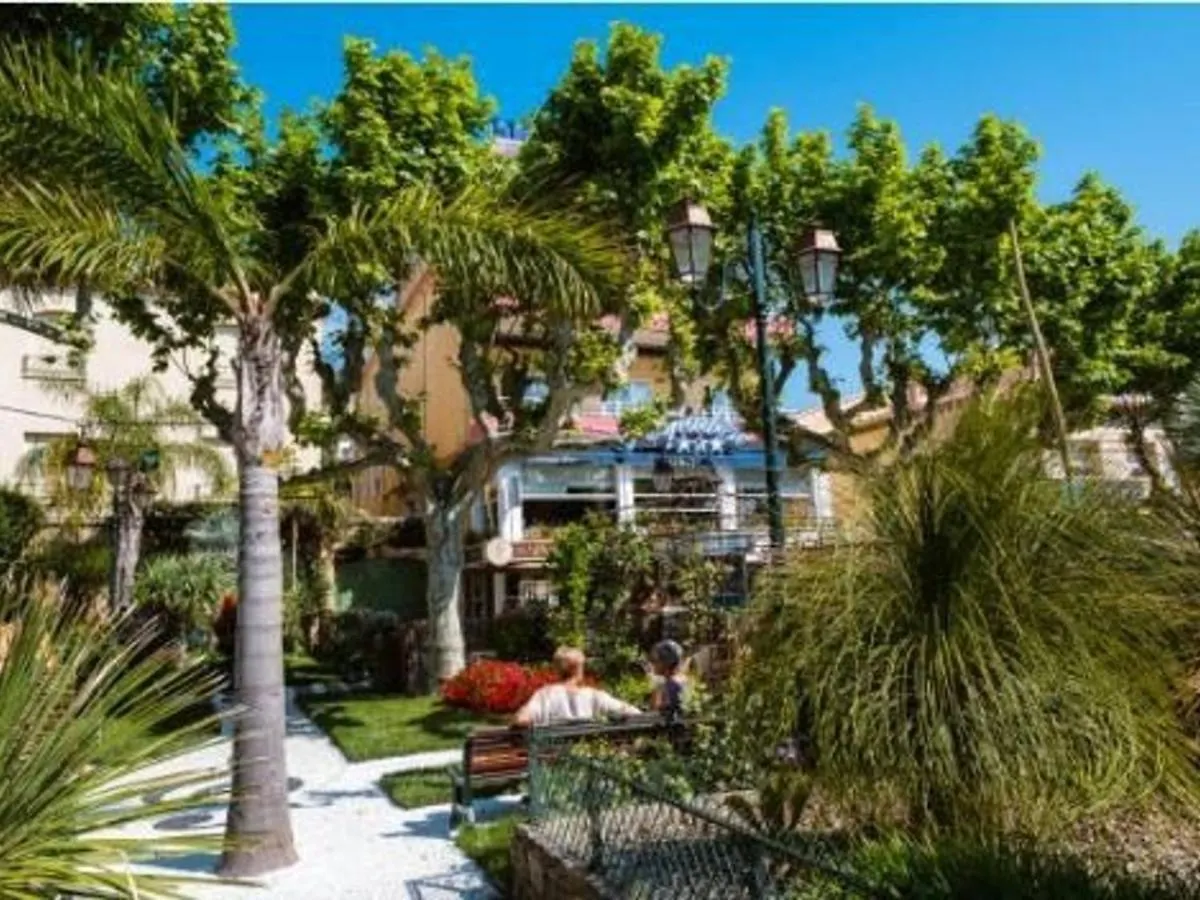 Appartement 2 Pieces, 4 Couchages, Climatise Avec Wi-Fi Et Garage - Le Lavandou - Fr-1-251-293 0*,  Francie