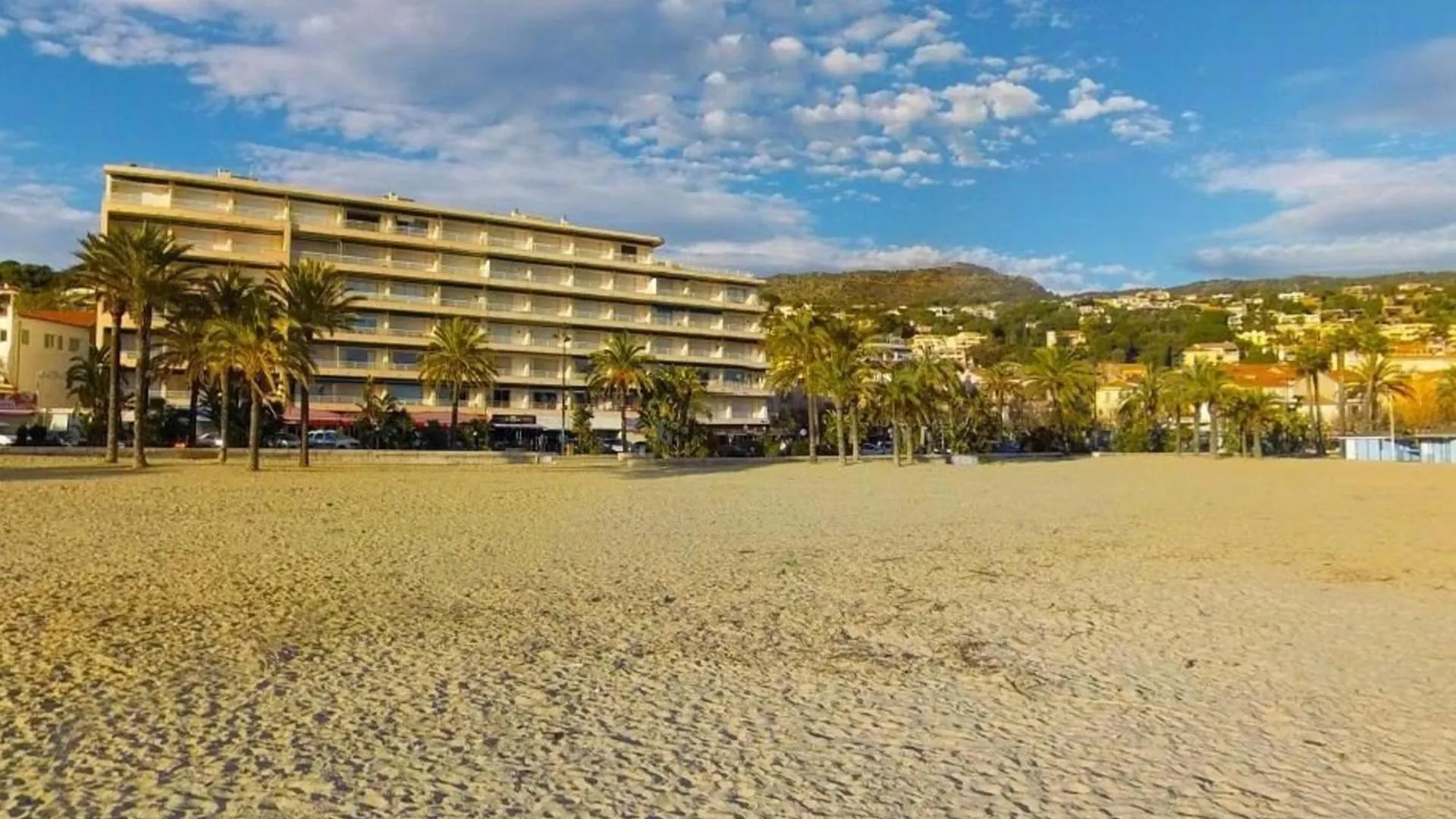 Appartement 2 Pieces, 4 Couchages, Climatise Avec Wi-Fi Et Garage - Le Lavandou - Fr-1-251-293 Francie